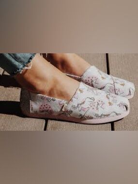 Toms Classic Pastel Shimmer Unicorn Print Slip On Flats Women 9 Pink